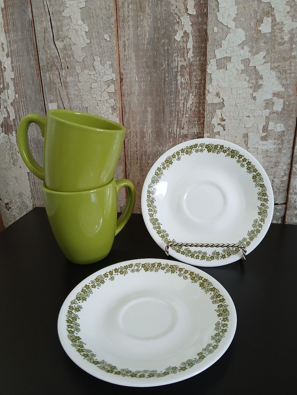 (2/20$)Vintage Corelle Spring Blossom Green Saucers and Mugs Set Of 4
